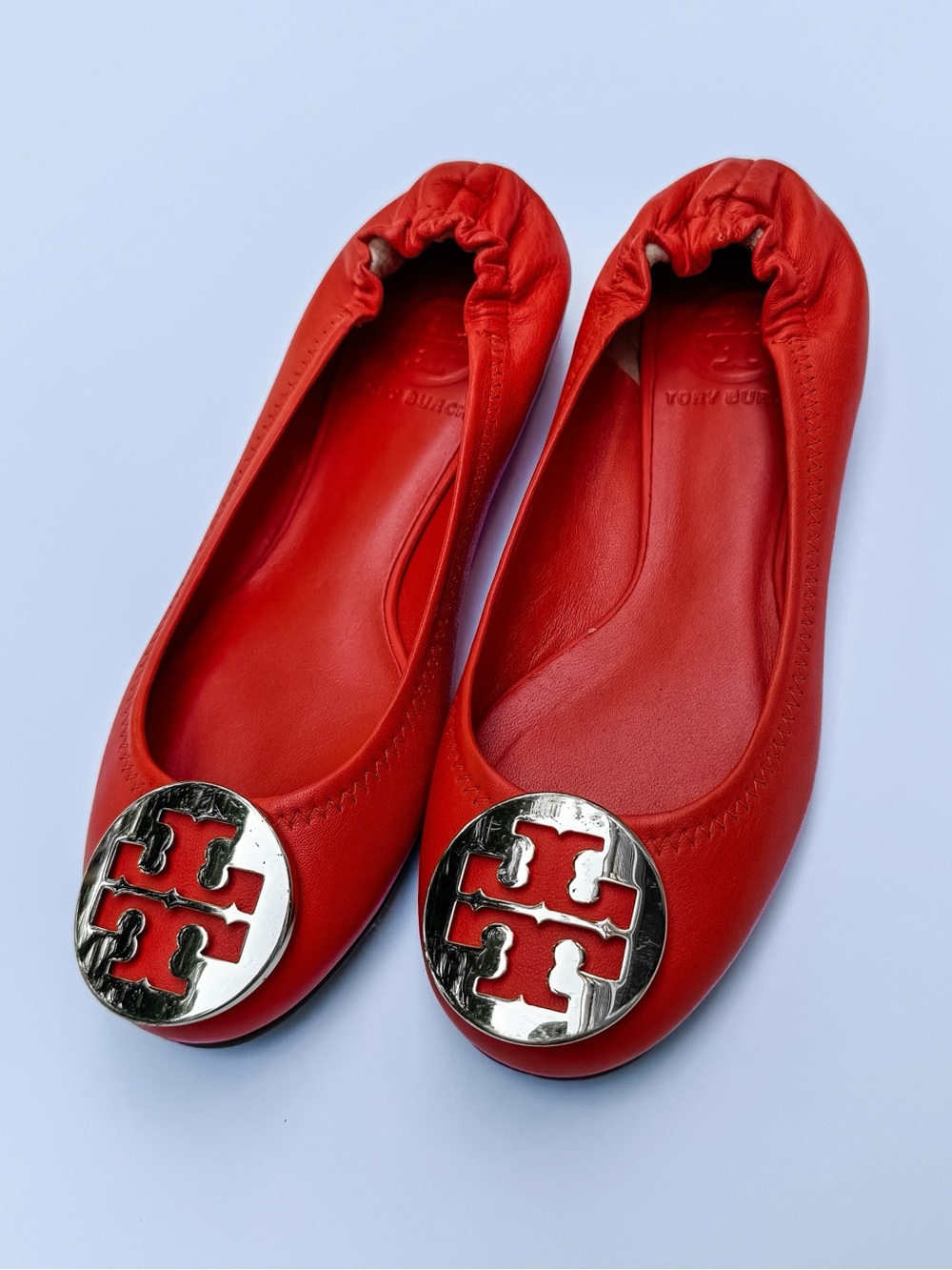 Tory Burch Minnie Travel Ballet Flats Red Gold Tone Logo Leather Shoes Size 5